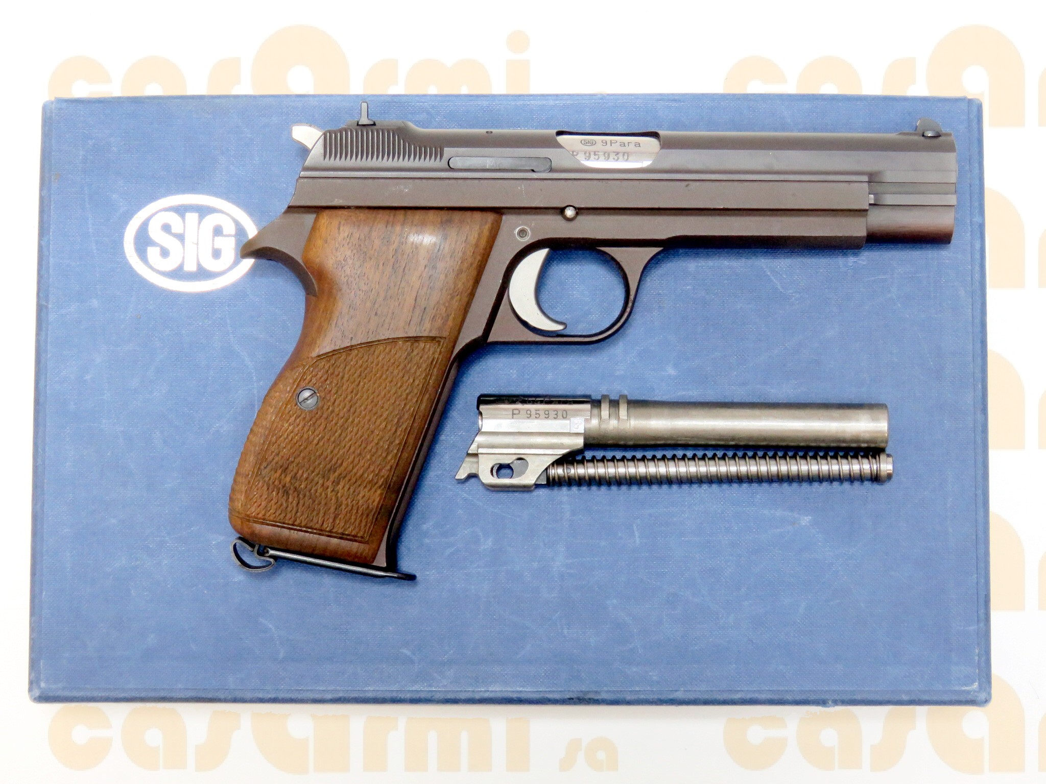 SIG mod. P210/6, con seconda canna in cal. 7.65 Para, scatola originale in cartone blu, valigetta originale in plastica SIG 9 Para